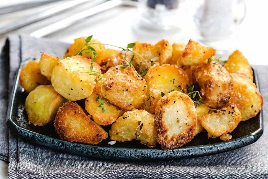 Baked potatoes with salt and herbs