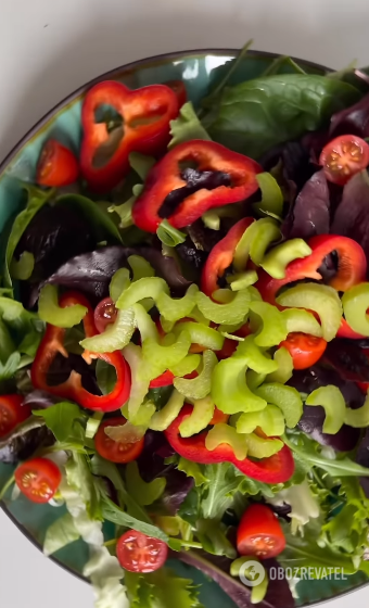 Fresh salad with herbs and vegetables: a must-eat in spring
