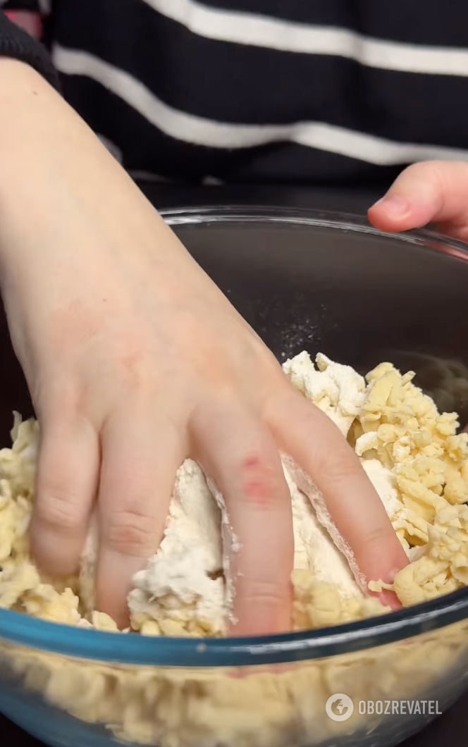 Preparing the base for the dessert