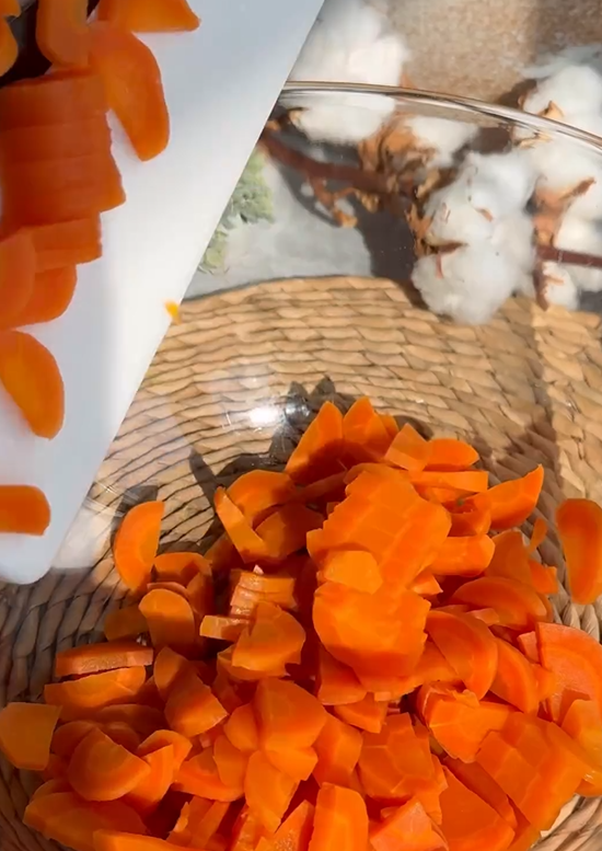 Light carrot salad without mayonnaise: how to season
