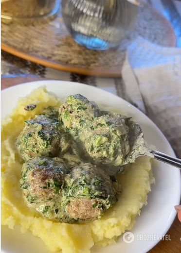 Meetballs in a creamy spinach sauce: a meat dish that goes with any appetizers