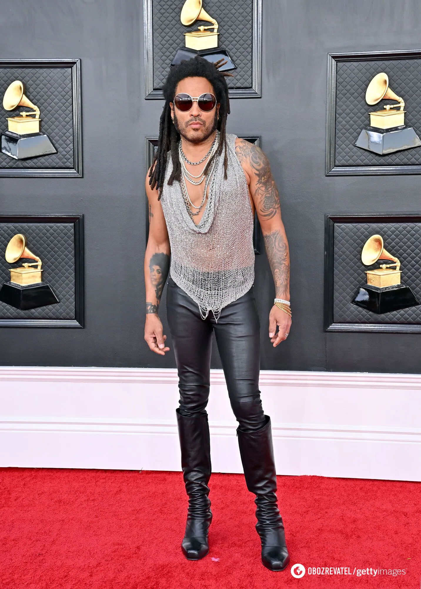 He works out in leather pants. 59-year-old Lenny Kravitz amazed the network by showing a video from the gym