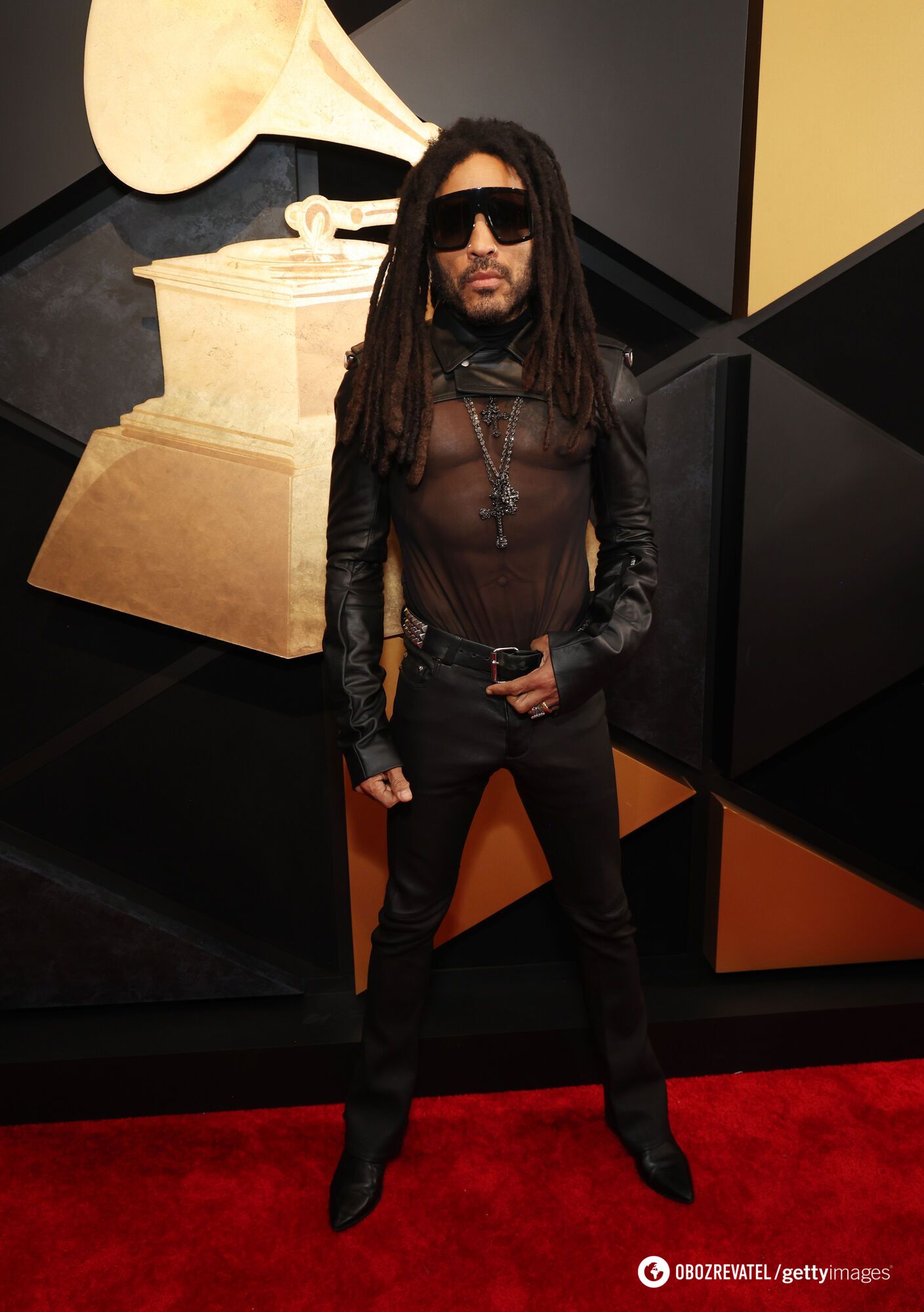 He works out in leather pants. 59-year-old Lenny Kravitz amazed the network by showing a video from the gym