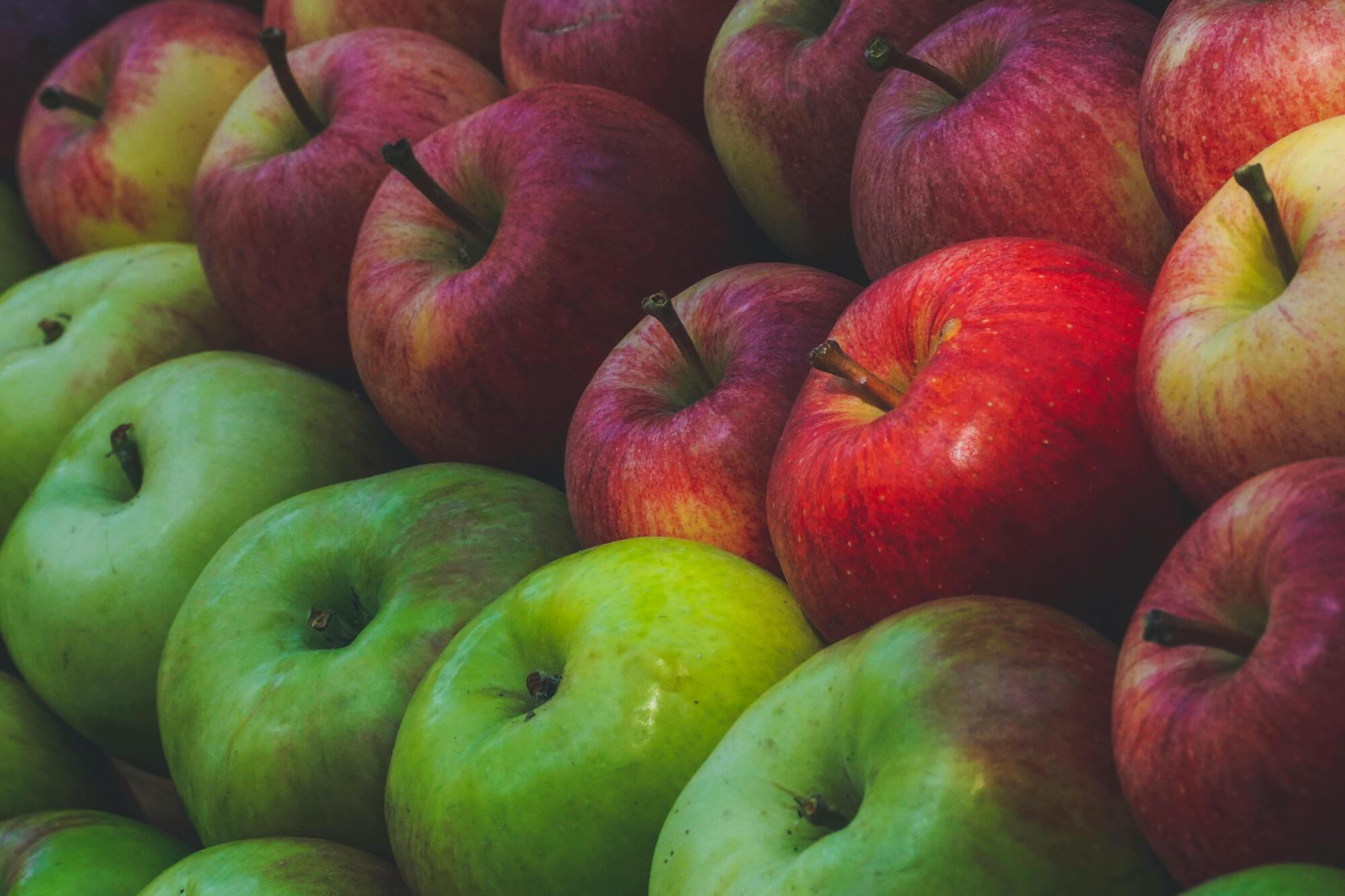 This quick life hack from the 1700s will help you store apples for much longer