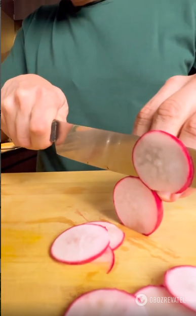 Slicing radishes