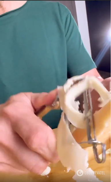 Slicing cheese