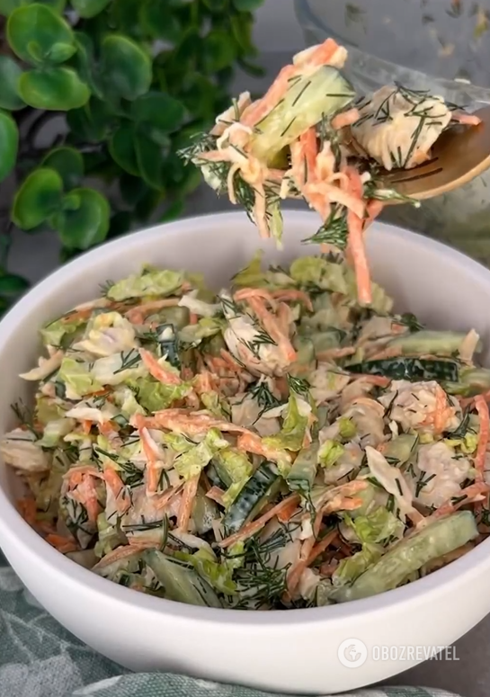 Light salad without mayonnaise with chicken, Korean carrots and Chinese cabbage: how to dress it
