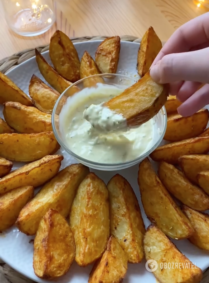Ready-made potatoes with sauce