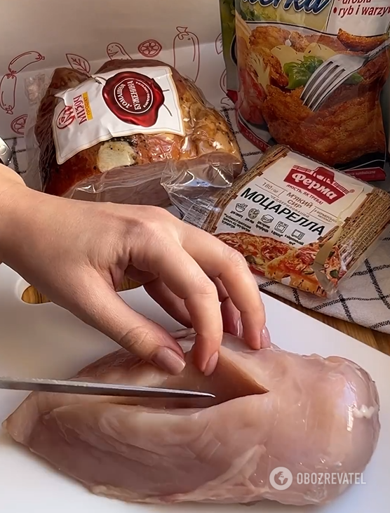 Baked chicken fillet for lunch with a secret: what to add to the meat for juiciness