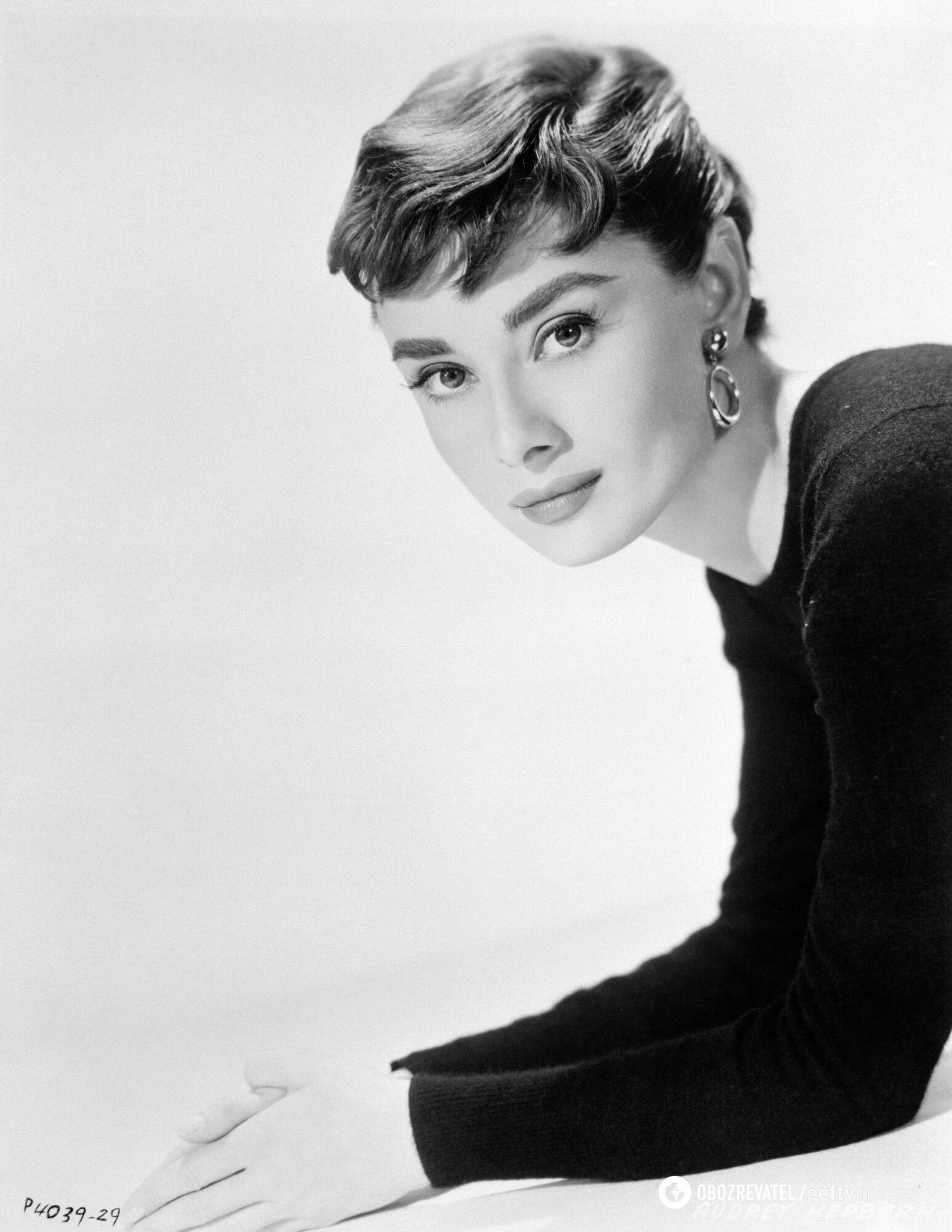 In the style of Audrey Hepburn. How does the ''pixie whisper'', which was called the coolest haircut of spring, look like