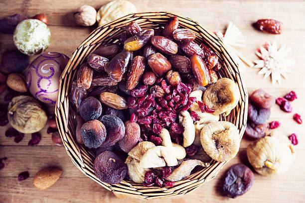Is it possible to replace sugar in baking with dried fruits