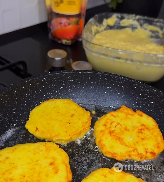 Perfect mayonnaise dranyky: how to grate potatoes correctly so they do not darken