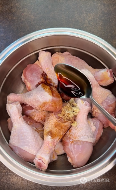 How to bake drumsticks to make them juicy: a simple cooking idea