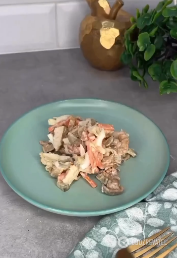 Delicious and simple chicken and mushroom salad that will not harm your figure 