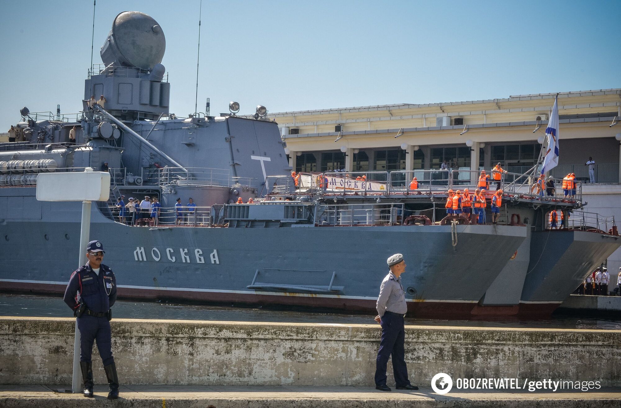 Krążownik rakietowy Moskwa dokuje w porcie w Hawanie, 3 sierpnia 2013 r.