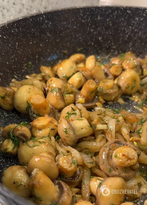 Delicious mushrooms with garlic in a skillet: cooked for 15 minutes