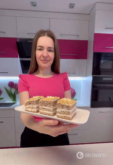 Walnut cake with buttercream: how to please your loved ones at the weekend