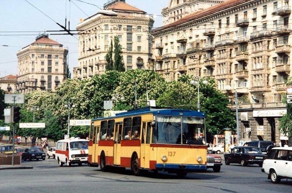Sieć przypomniała, jakimi trolejbusami jeździli mieszkańcy Kijowa w latach 90-tych. Zdjęcia archiwalne