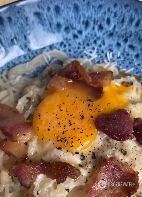 How to cook delicious carbonara pasta at home: a variant of a hearty and gourmet lunch