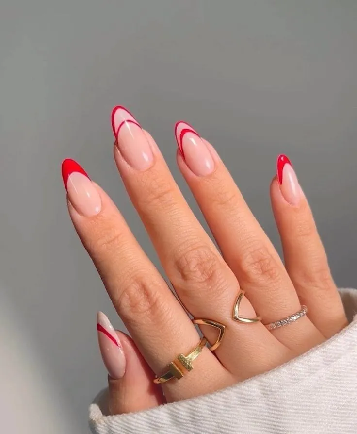 Fans of minimalism will appreciate it. What is a floating manicure and how does it differ from a classic French manicure