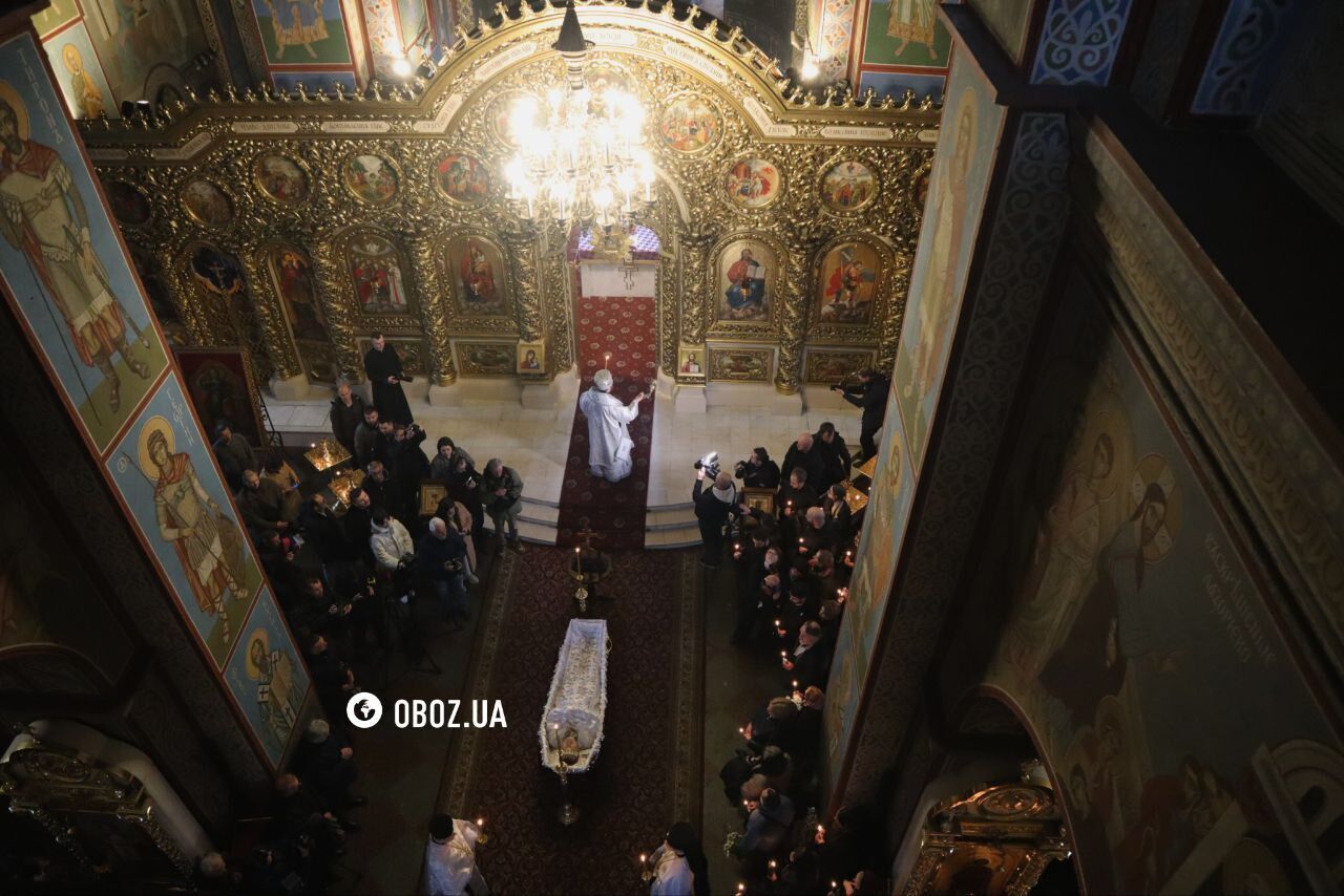 Dmytro Kapranow otrzymał owację na stojąco na pogrzebie: wszyscy obecni płakali. Zdjęcia i wideo