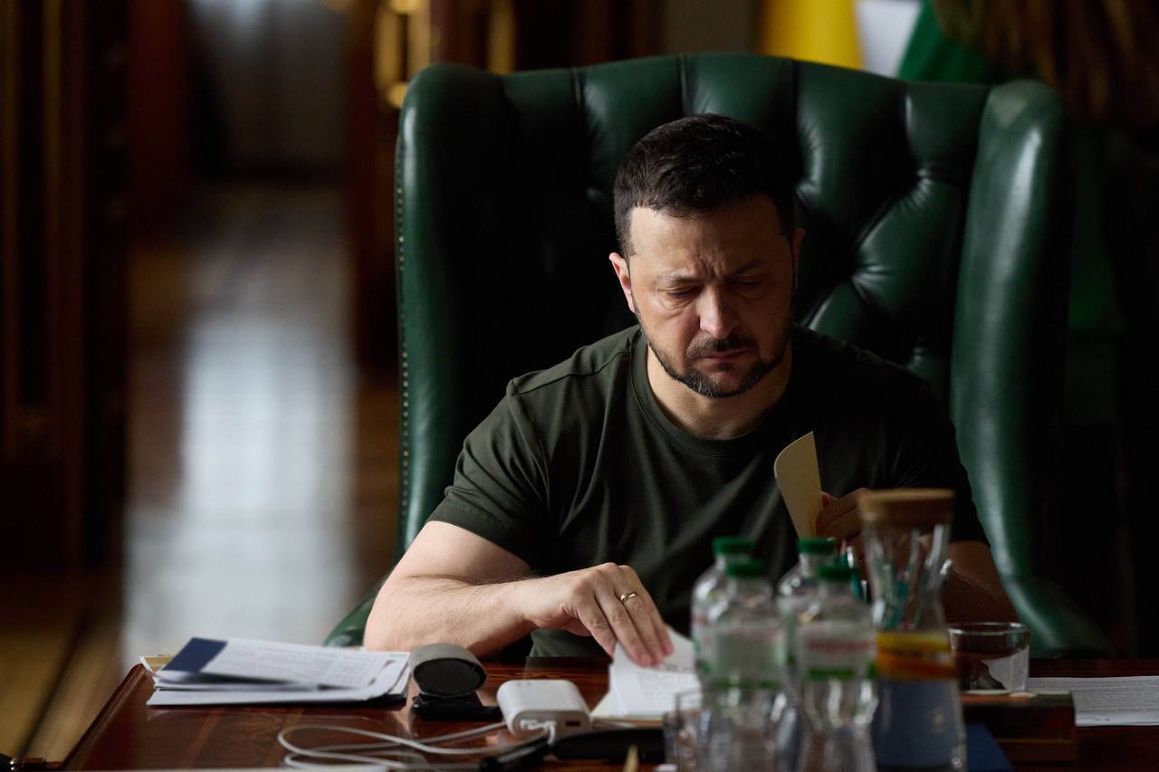 ''The occupiers suffered painful losses'': Zelenskyy listens to Syrskyi's report on the situation on the battlefield and the results of strikes on Crimea