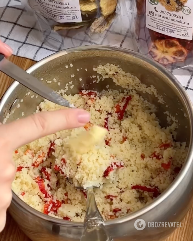 Cooking porridge with dried tomatoes