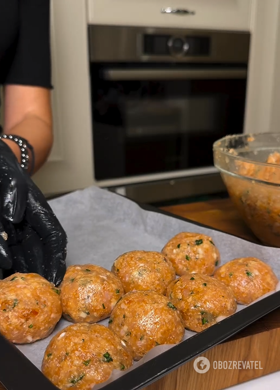 Delicious chicken cutlets without eggs for a hearty lunch: what to add to keep the products from falling apart