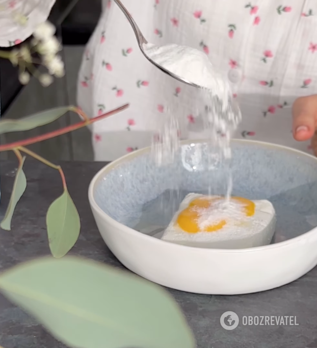 Cottage cheese with egg yolk