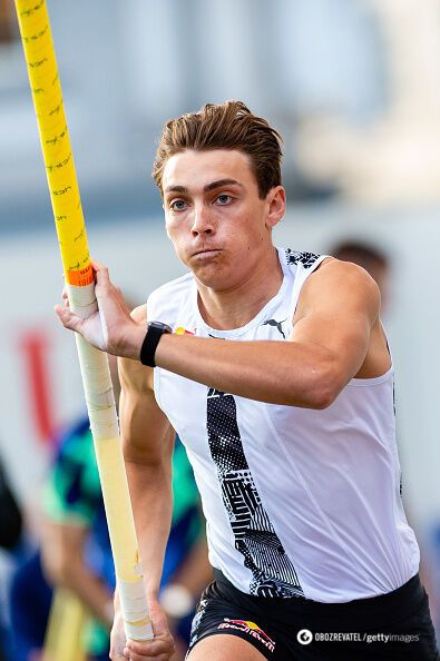 On the first try! The ''New Bubka'' set a world record in the pole vault. Video