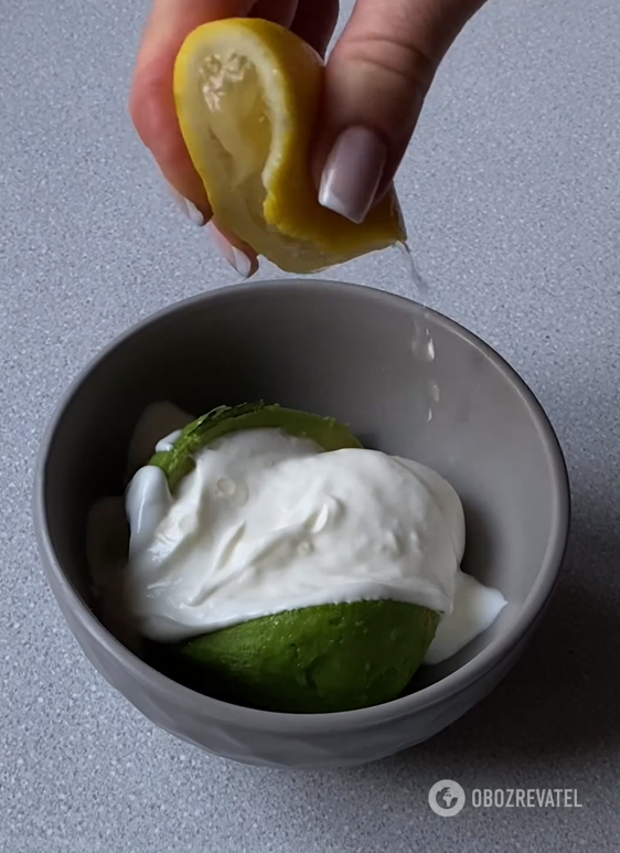 How to make healthy homemade avocado mayonnaise: perfect for salads and sandwiches