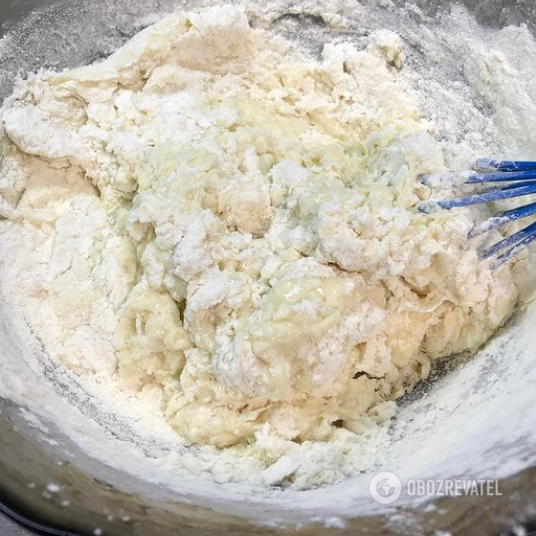 The perfect dough for chebureki that doesn't stick to your hands and rolls out well: we share the right cooking technique