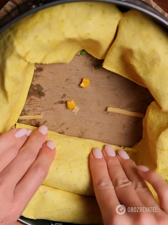 Simple pita bread pie in the oven: what to add to the filling