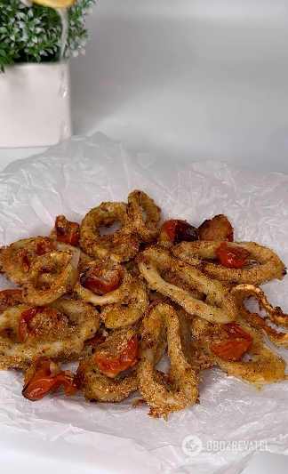 Squid rings in the oven: what to add to make them juicy