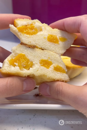Serniki z brzoskwiniami: prosty przepis w piekarniku