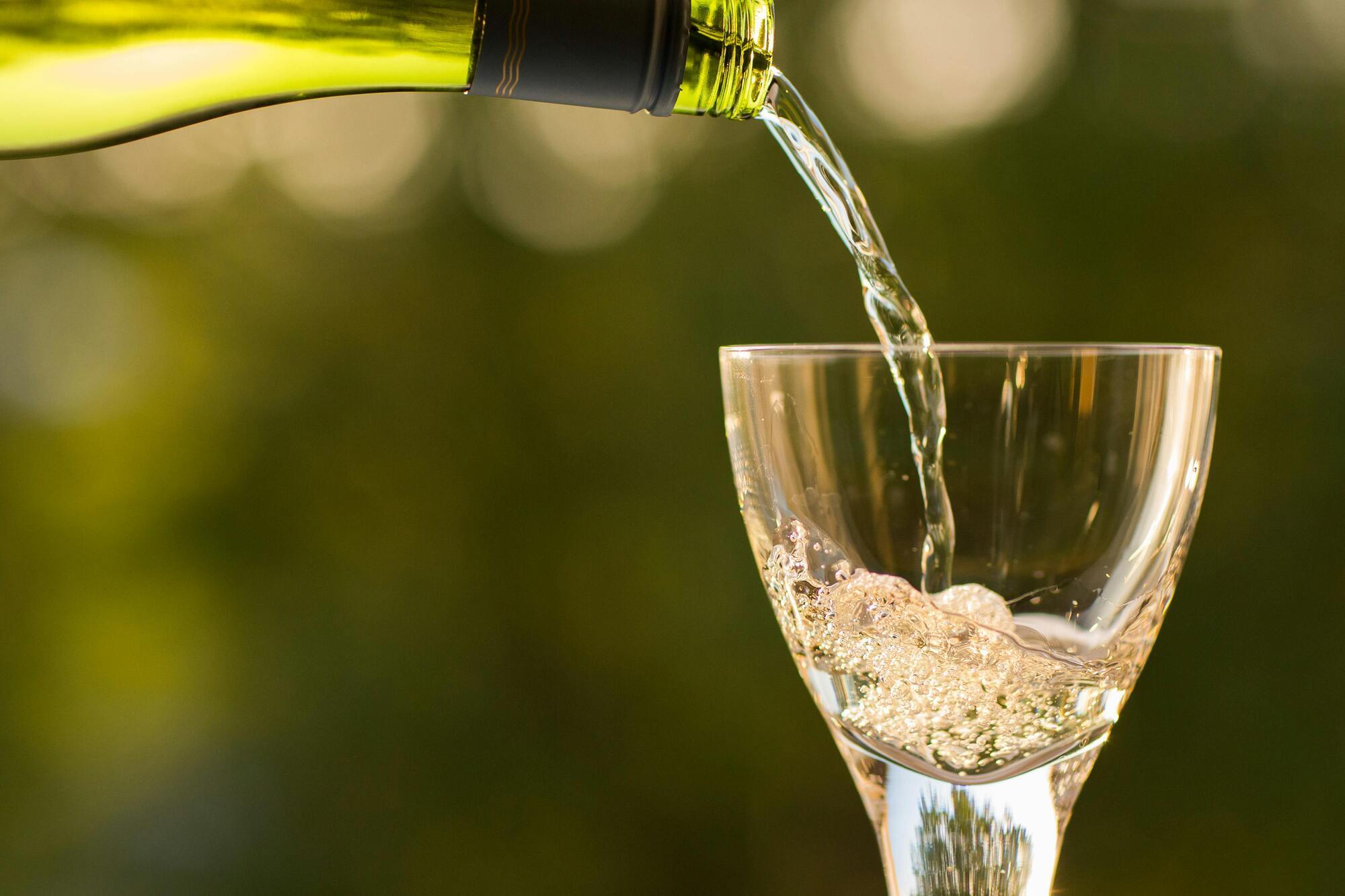 You've always served wine incorrectly: an expert talks about the 20/20 rule