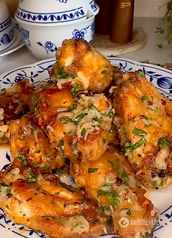 Crispy chicken wings in cheese breading for lunch: for potatoes, pasta or any porridge