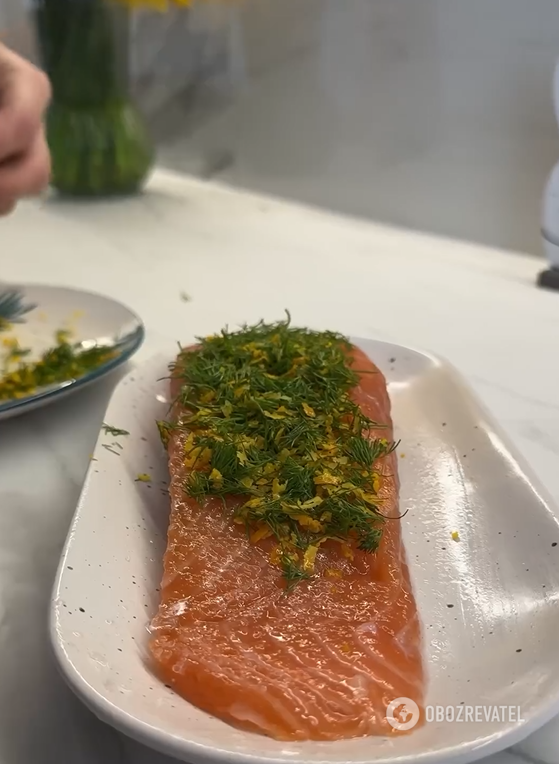 How to salt red fish for sandwiches at home: add one special ingredient