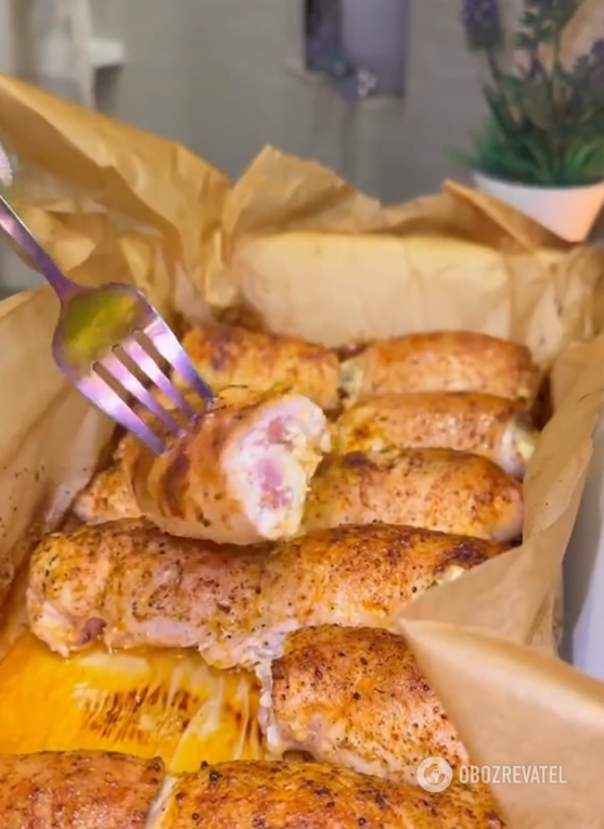Soczyste roladki z kurczaka w piekarniku na obfity lunch: co dodać do nadzienia