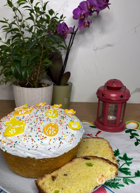 Delicious yolk Easter cake: how many to add to the dough