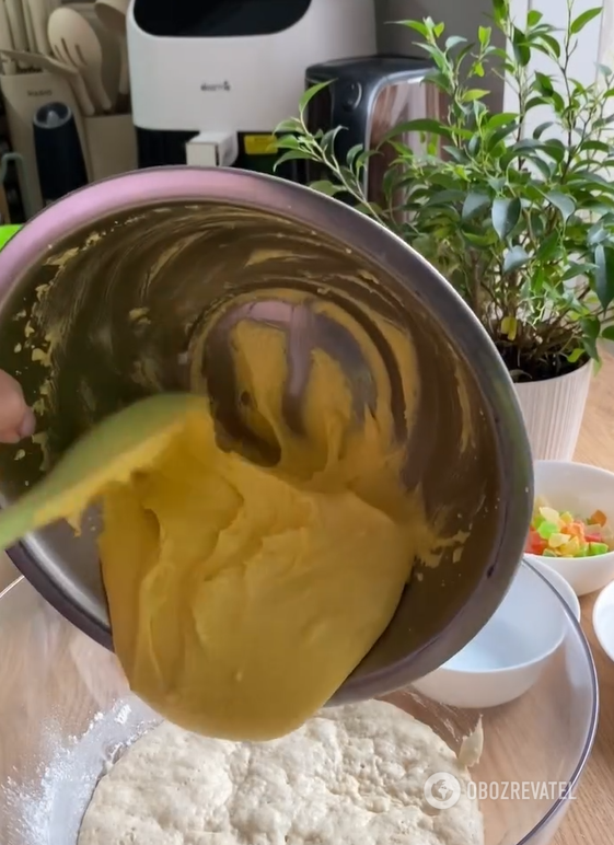 Pyszna babka wielkanocna z żółtkami: ile dodać do ciasta?