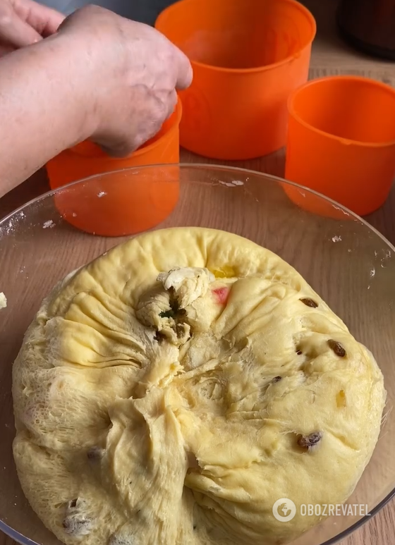 Pyszna babka wielkanocna z żółtkami: ile dodać do ciasta?