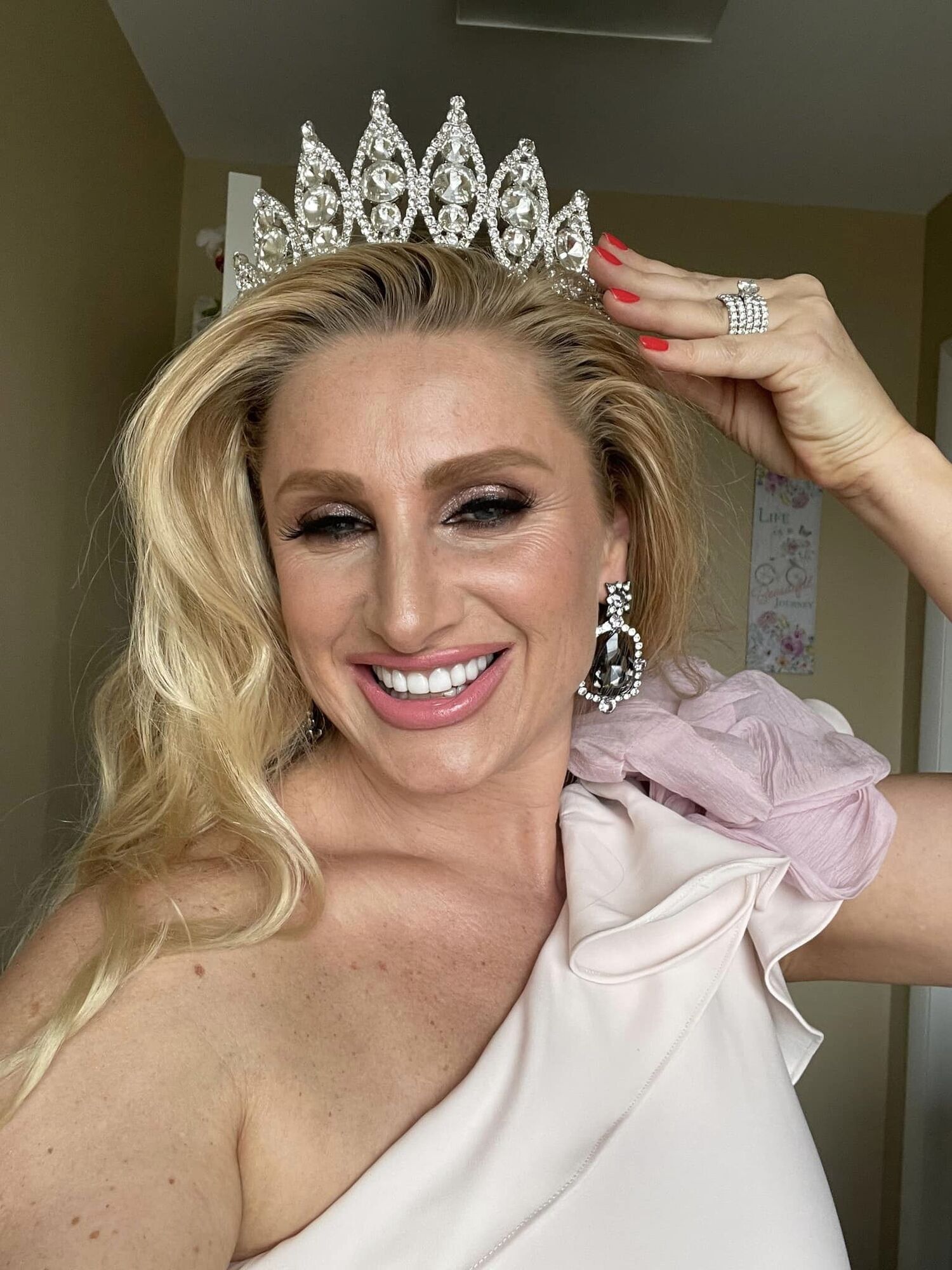 Ukrainian gymnastics star wins beauty contest in the US at 47: what the Olympic champion looks like