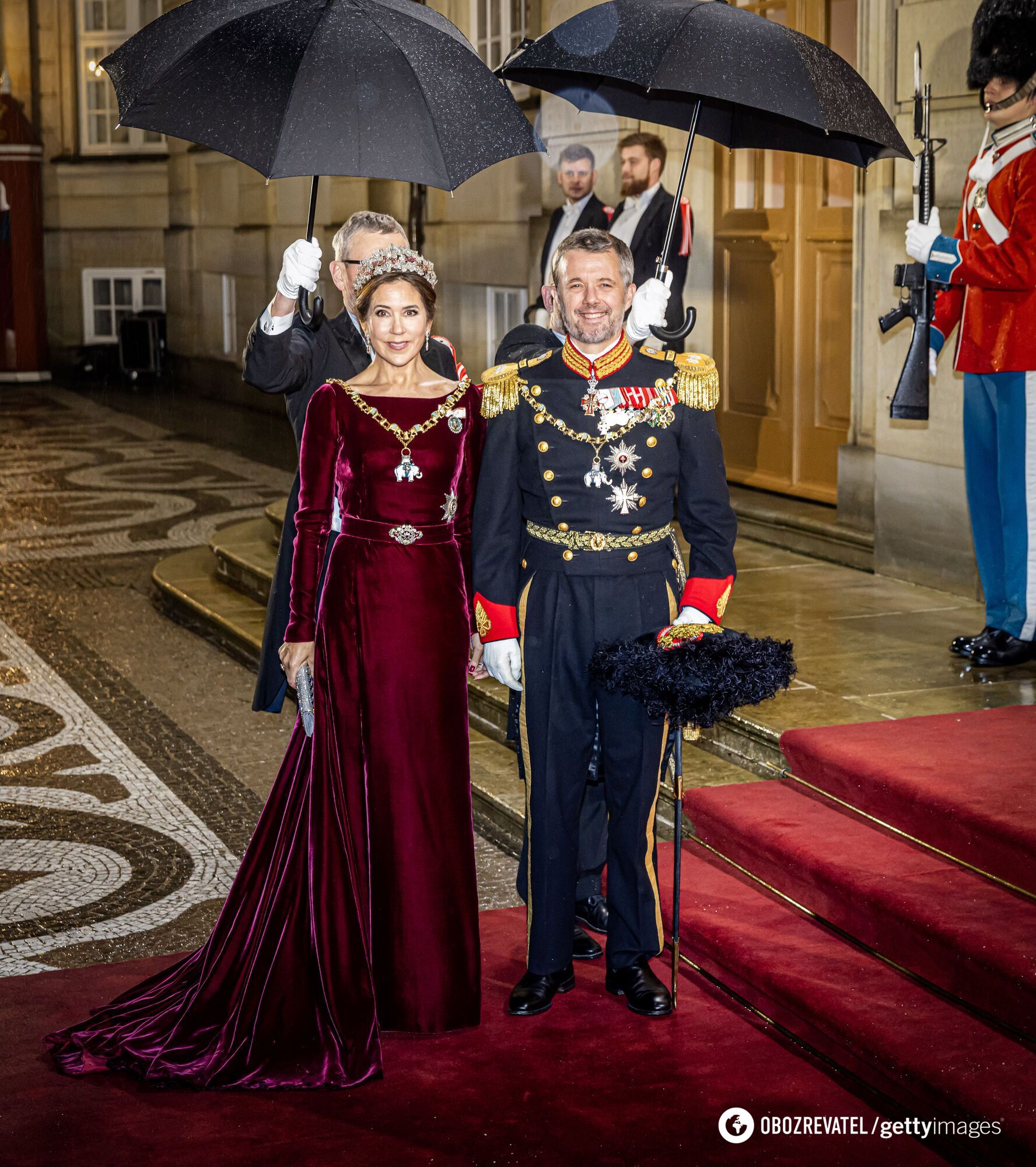 The first official portrait of the King and Queen of Denmark is published