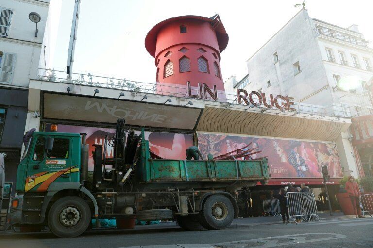 Łopaty słynnego wiatraka kabaretu Moulin Rouge spadły w Paryżu: pojawiły się szczegóły. Zdjęcie