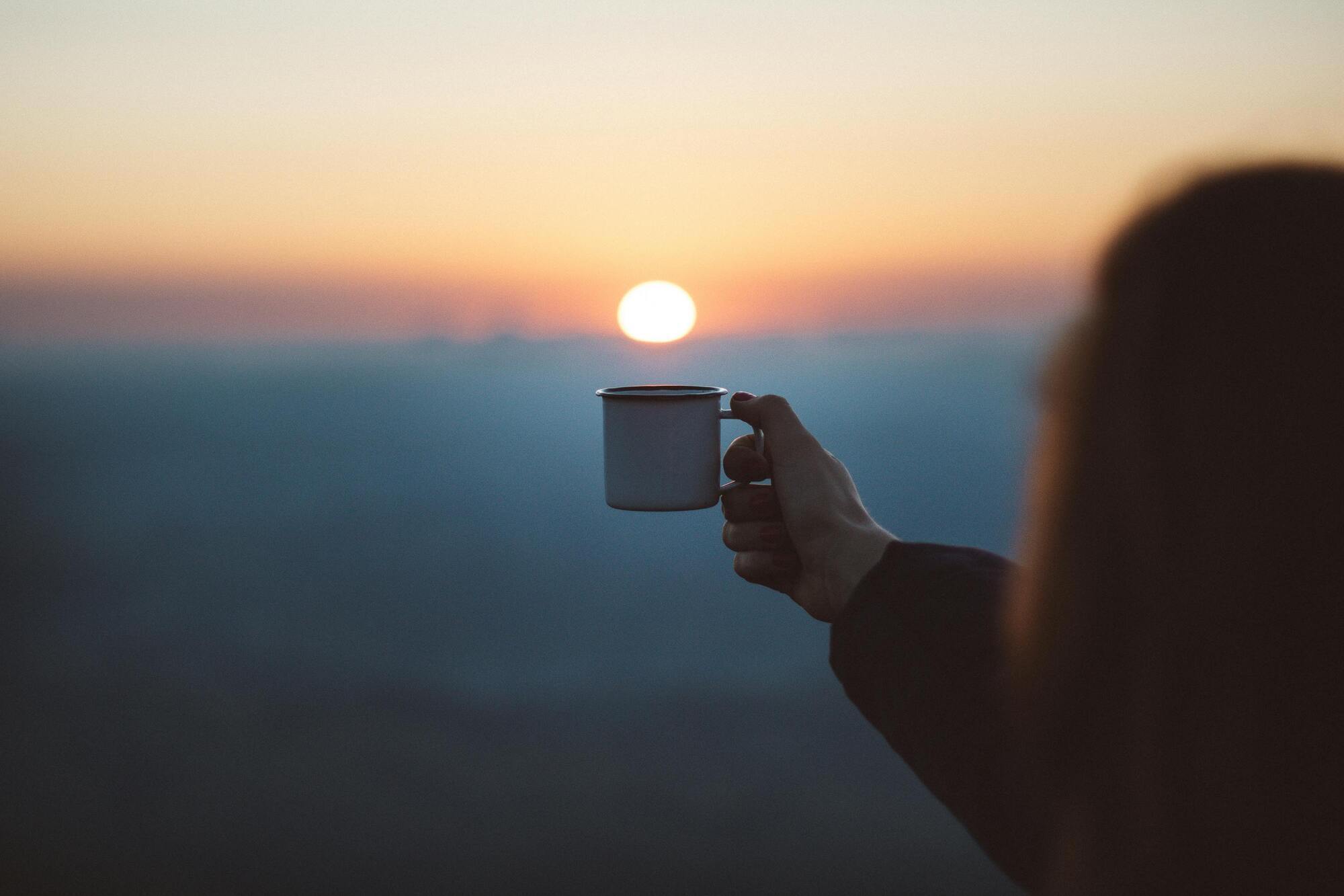 Kiedy najlepiej pić kawę rano: idealny czas nazywa się