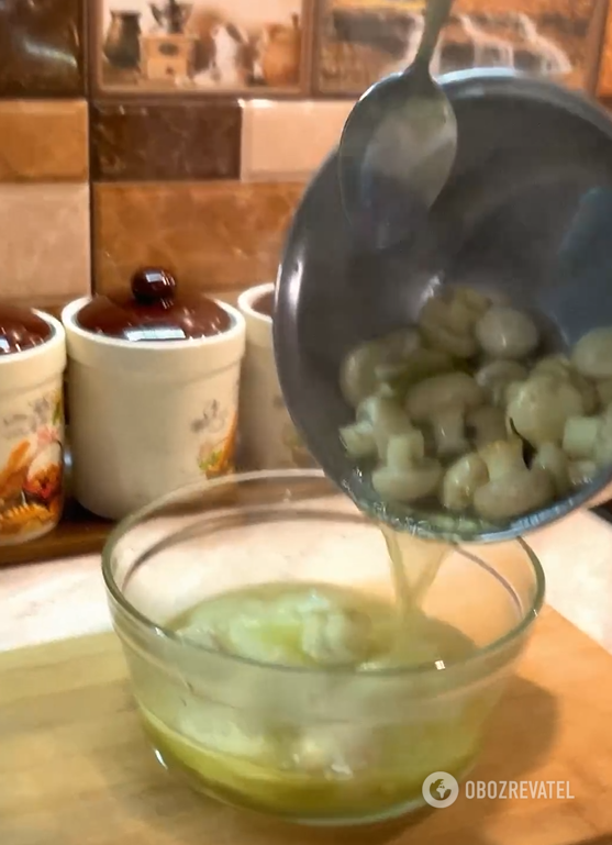 How to quickly pickle champignons: you can eat the next day