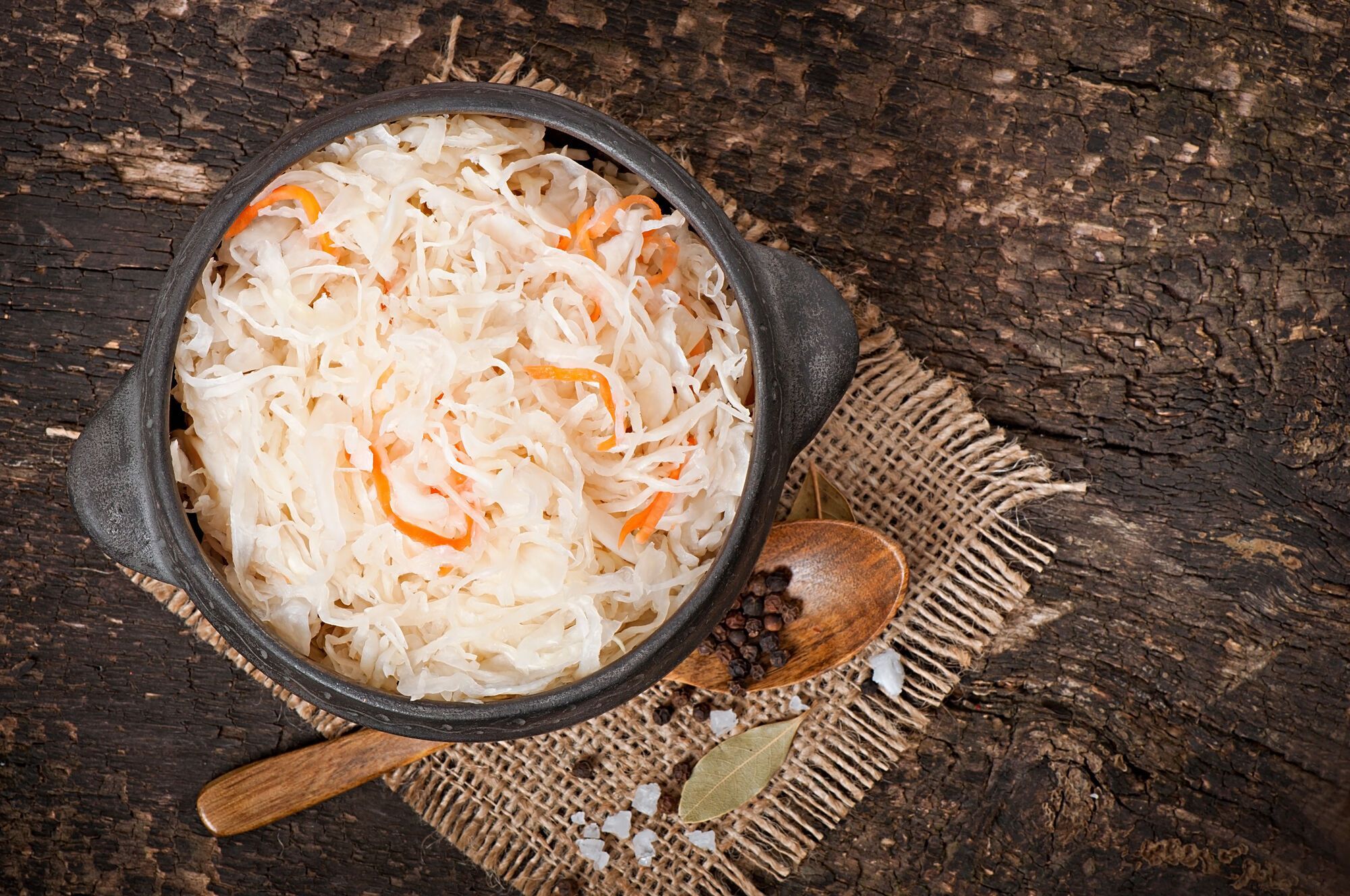 What dishes are not suitable for cooking sauerkraut: they should not be used