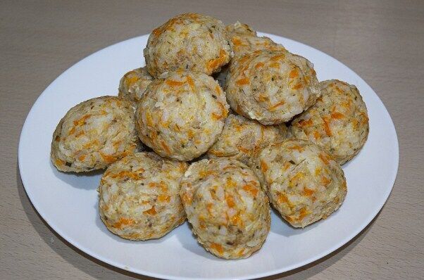 Low-calorie minced chicken cutlets