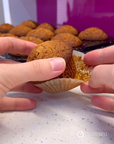 Miodowe muffinki z chrupiącą cukrową skórką: łatwy przepis na każdy dzień